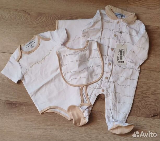 Emporio armani набор из комбинезона,боди,нагрудник