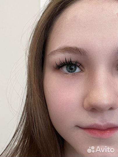 Наращивание ресниц и окрашивание бровей
