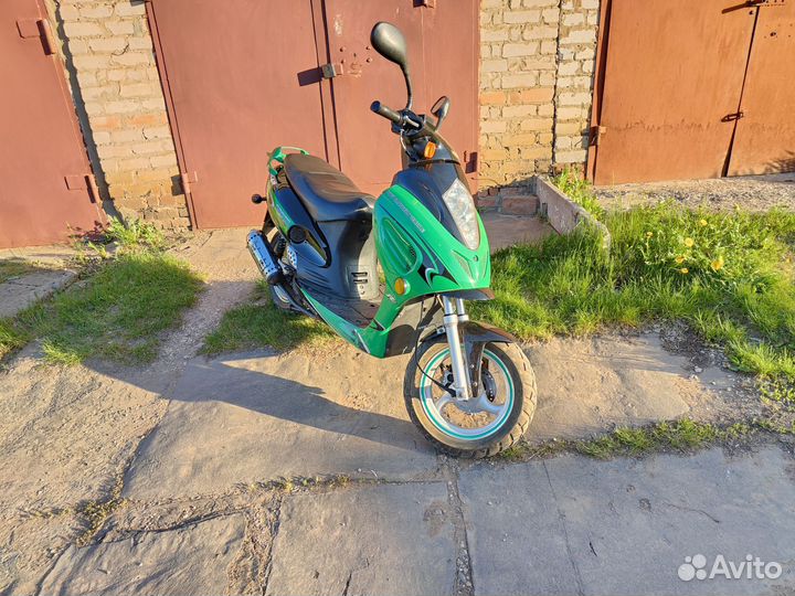 Скутер Racer Sagita
