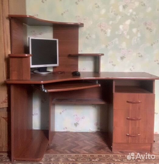 Компьютерный стол