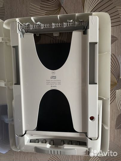 Диспенсер для салфеток tork