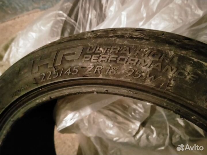 Ultramile UM 555 2.25/4.5 R18 98W