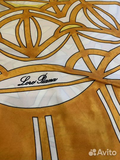 Шелковый платок Loro piana канарейковый оттенок