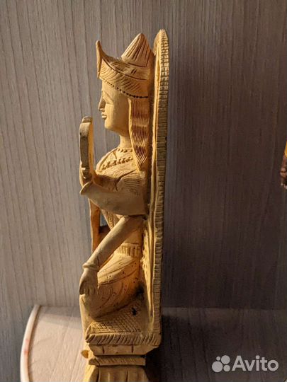 Статуэтка будды из дерева