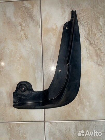 Брызговик передний правый Skoda Yeti 5 С 2014 По