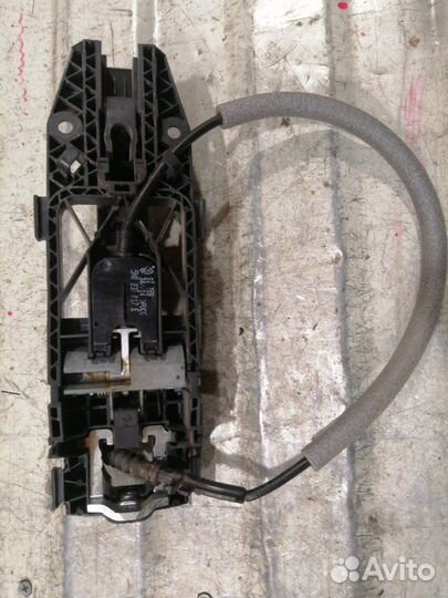 Ручка двери внешняя передняя левая Skoda Rapid CGP