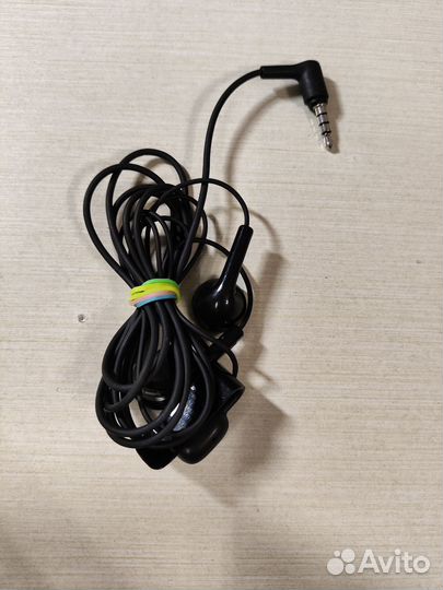 Проводные наушники