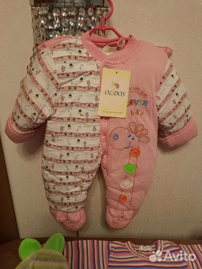 Вещи от 0 до 6 месяцев + игрушка на кроватку