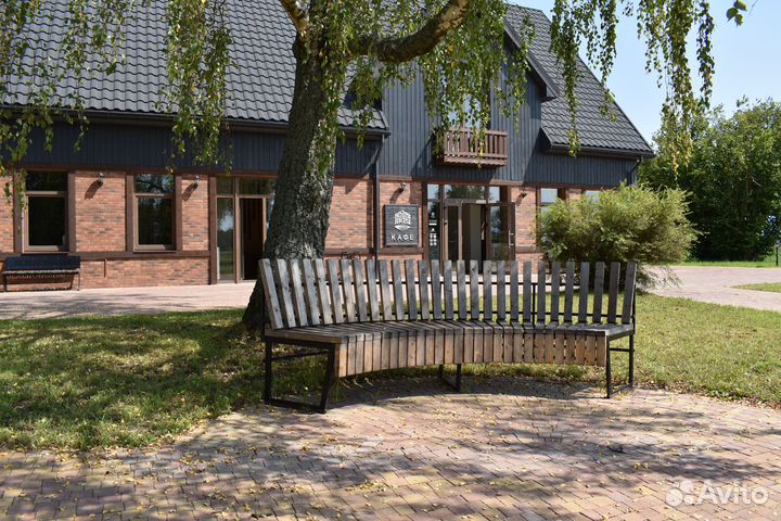 Средняя беседка рядом с озером (до 12 гостей)