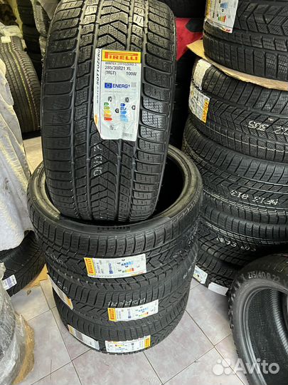 Pirelli Winter Sottozero 3 255/35 R21 и 285/30 R21 98V