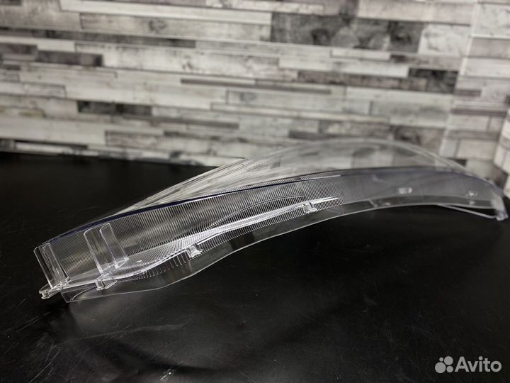 Стеклo фарs Toyota RAV 4 XA30 дорест. (05-08гг.)