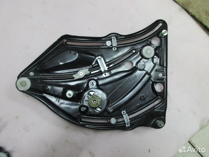 Стеклоподъемник задний правый w207 coupe E-class