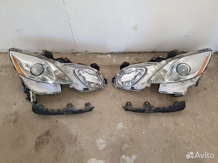 Lexus GS300 комплект фар оригинал