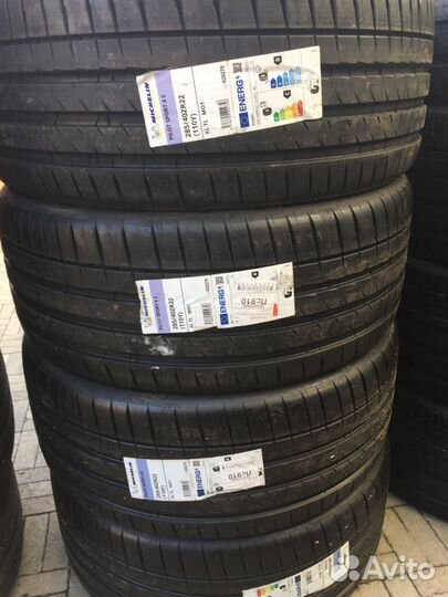 Michelin Pilot Sport 4 S 285/40 R22 и 325/35 R22 115Y