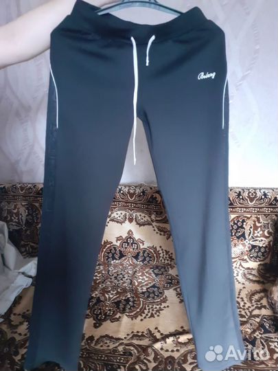 Продам женский спортивный костюм