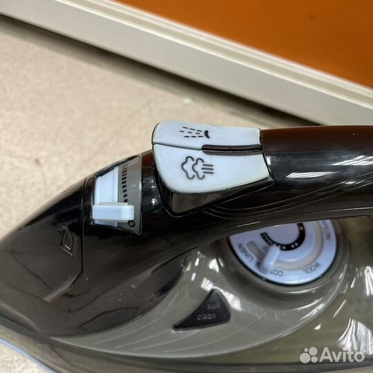 Утюг Redmond 2200 Вт