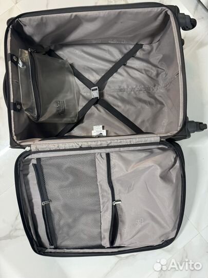 Чемодан на колесиках American Tourister