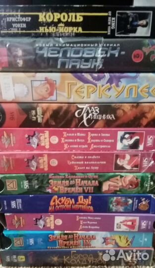 Видеокассеты с фильмами, мультфильмами