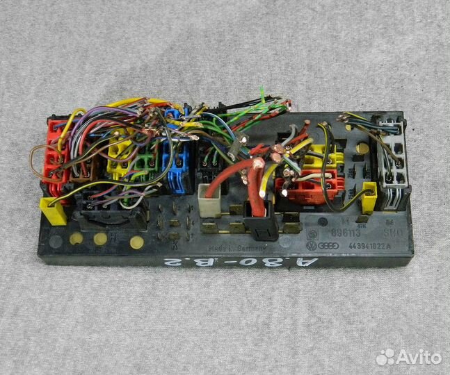 Блок предохранителей Audi 80 B2 1.8 JN