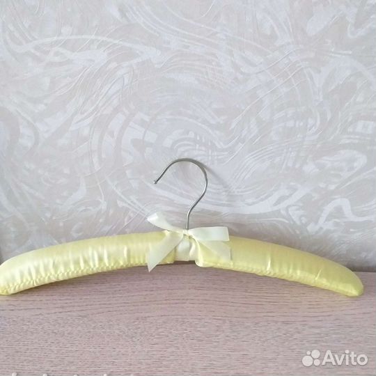 Мягкая тканевая вешалка для деликатной одежды