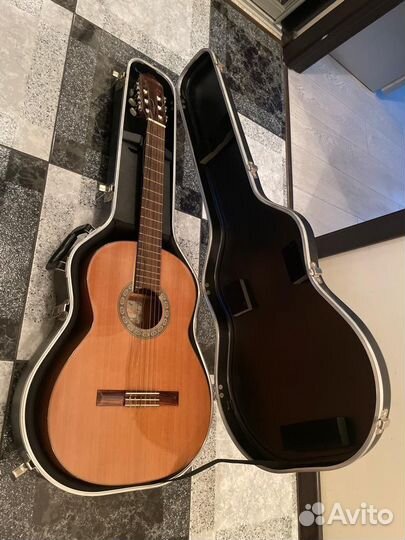 Гитара новая испанская в новом фирменном кейсе