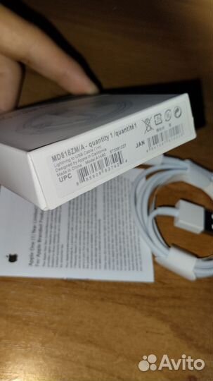 Зарядный шнур на iPhone