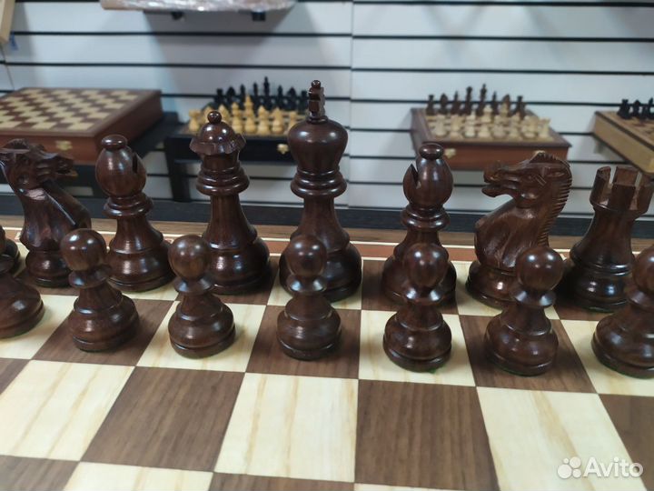 Шахматы эндшпиль с доской из ореха