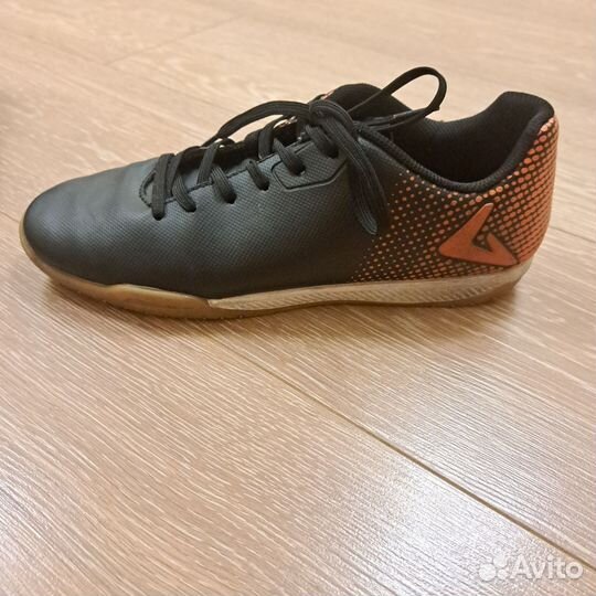 Футбольные бутсы для зала