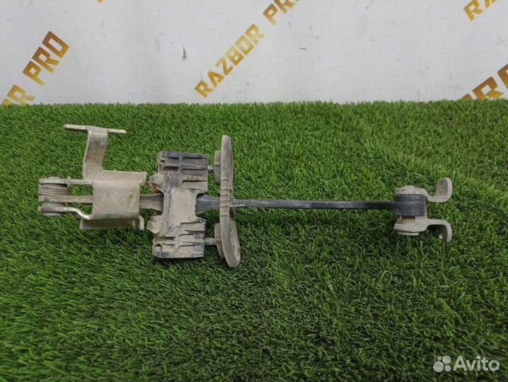 Ограничитель двери задний правый Peugeot Boxer 250