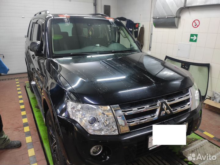 Лобовое стекло Mitsubishi Pajero 4 с обогревом