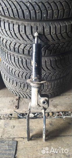 Стойка амортизатора touareg новая