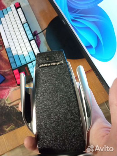 Держатель для смартфона автомобильный