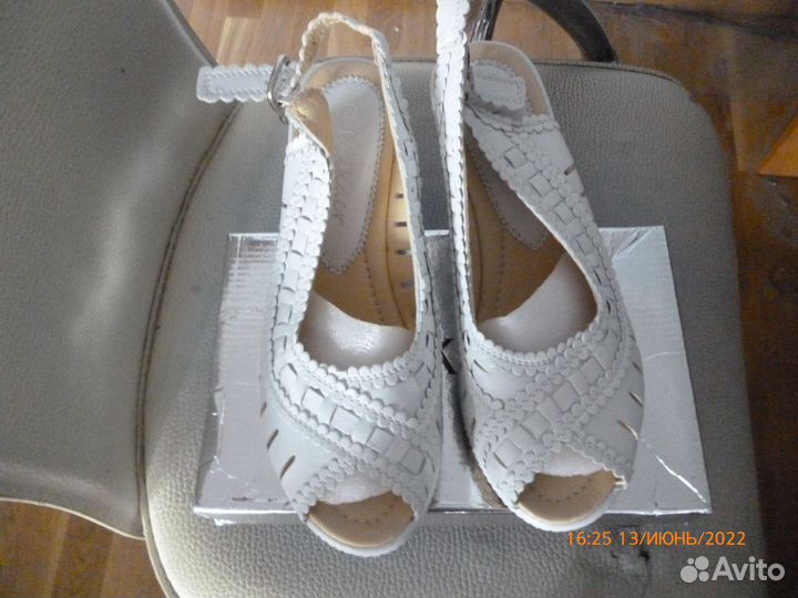 Босоножки женские