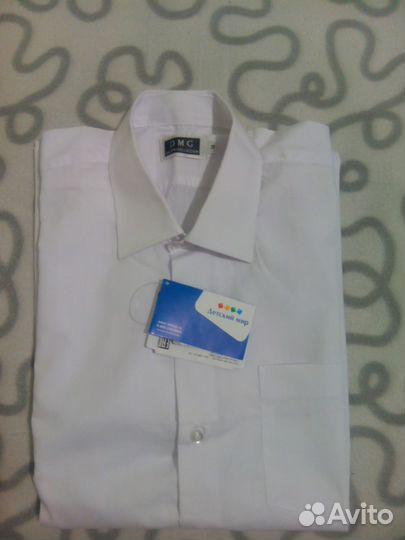 Рубашки белые, в клетку, жилет