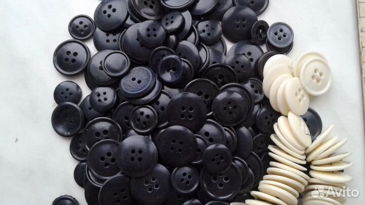 Старинные пуговицы черные и белые