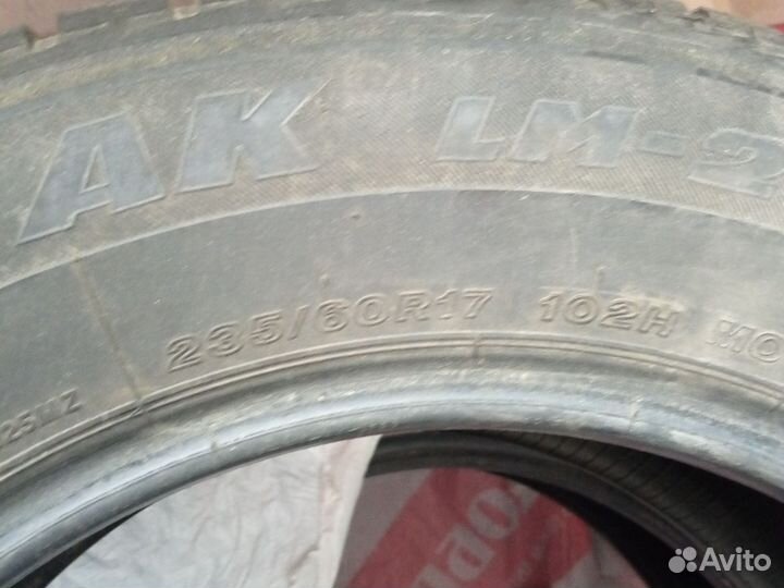 Bridgestone Blizzak LM-25 235/60 R17