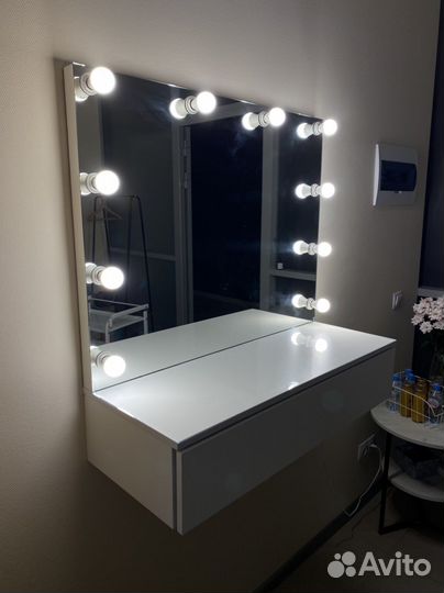 Зеркало с ящиком