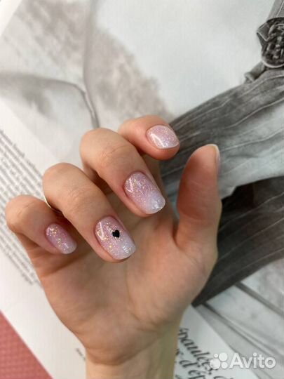 Модель на маникюр