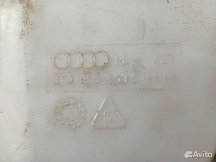 Бочок омывателя audi a4 b8