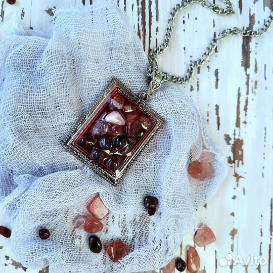 Кулон с натуральными камнями