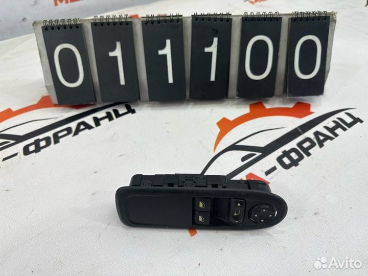 Блок управления стеклоподъемниками передний левый
