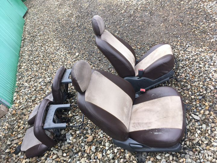 Toyota funcargo комплект чехлов