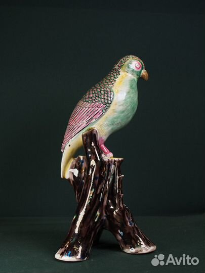 Фарфоровая статуэтка Попугай. Франция