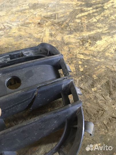 Решетка в бампер передняя правая Volkswagen