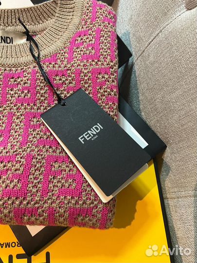 Американка Fendi