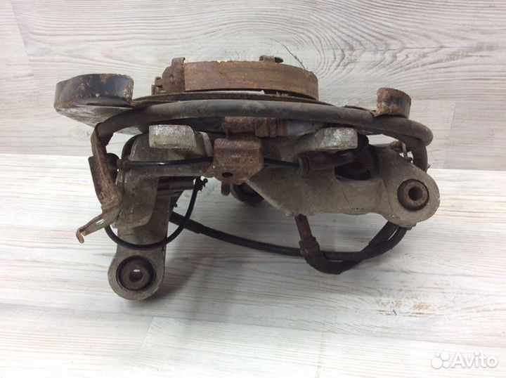 Кулак поворотный задний левый Nissan Teana J32