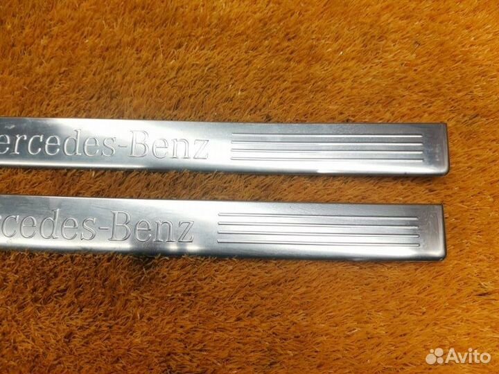 Накладка на порог салона Mercedes-Benz E-Class