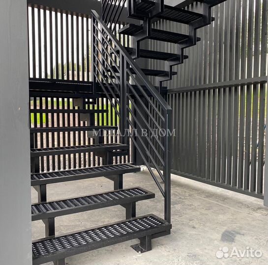 Металлическая лестница