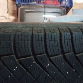 Pirelli Ice Zero 215/65 R16 102