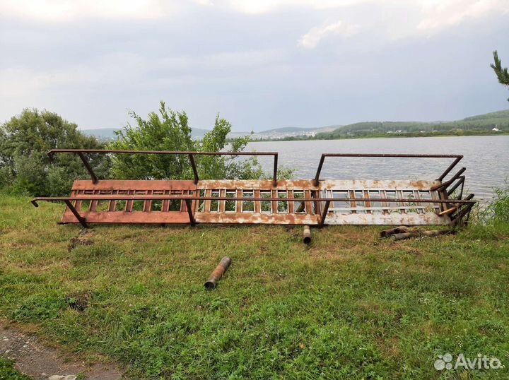 Пирс-мостик металлический